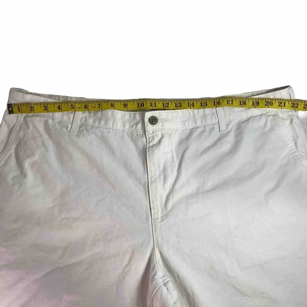 Dockers Shorts Classic Fit Cream Size 44 X 10”‎ Side Security Pocket Flat Front